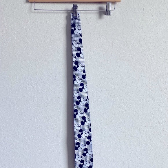 Disney Men’s Mickey Mouse Tie by Cervantes. - Picture 2 of 9